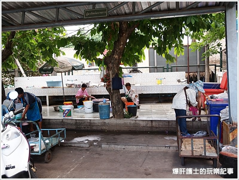【曼谷自助】逛市集、吃海鮮、遊船餵魚好恐怖 大林江水上市場Taling Chan Floating Market - nurseilife.cc